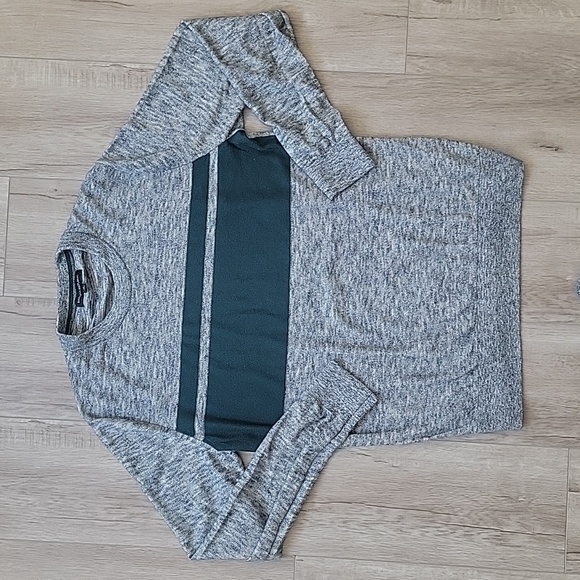 BANANA REPUBLIC SWEATER - Picture 1 of 3